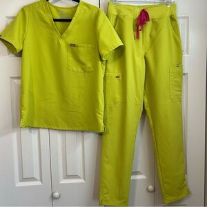 FIGS - Scrub SET- Limeade - Catarina Top (Medium) - Yola High Waisted (Med/Tall)